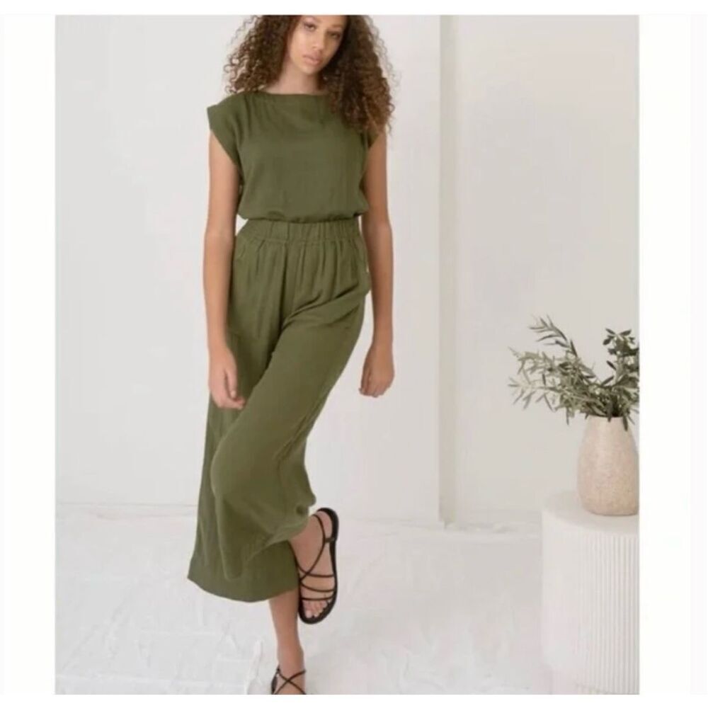 ✨Laude The Label Hi-Low Sz Small Top - Olive Branch✨